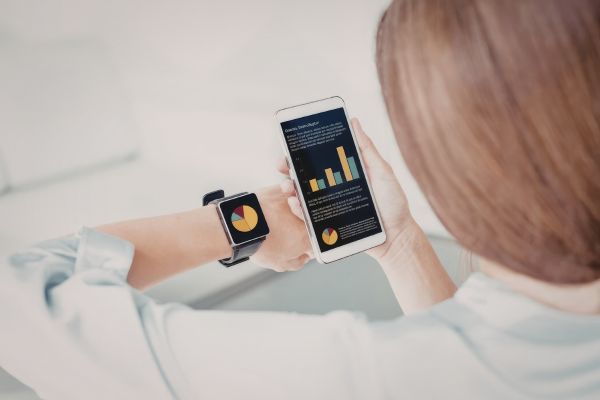 Performance tracking devices